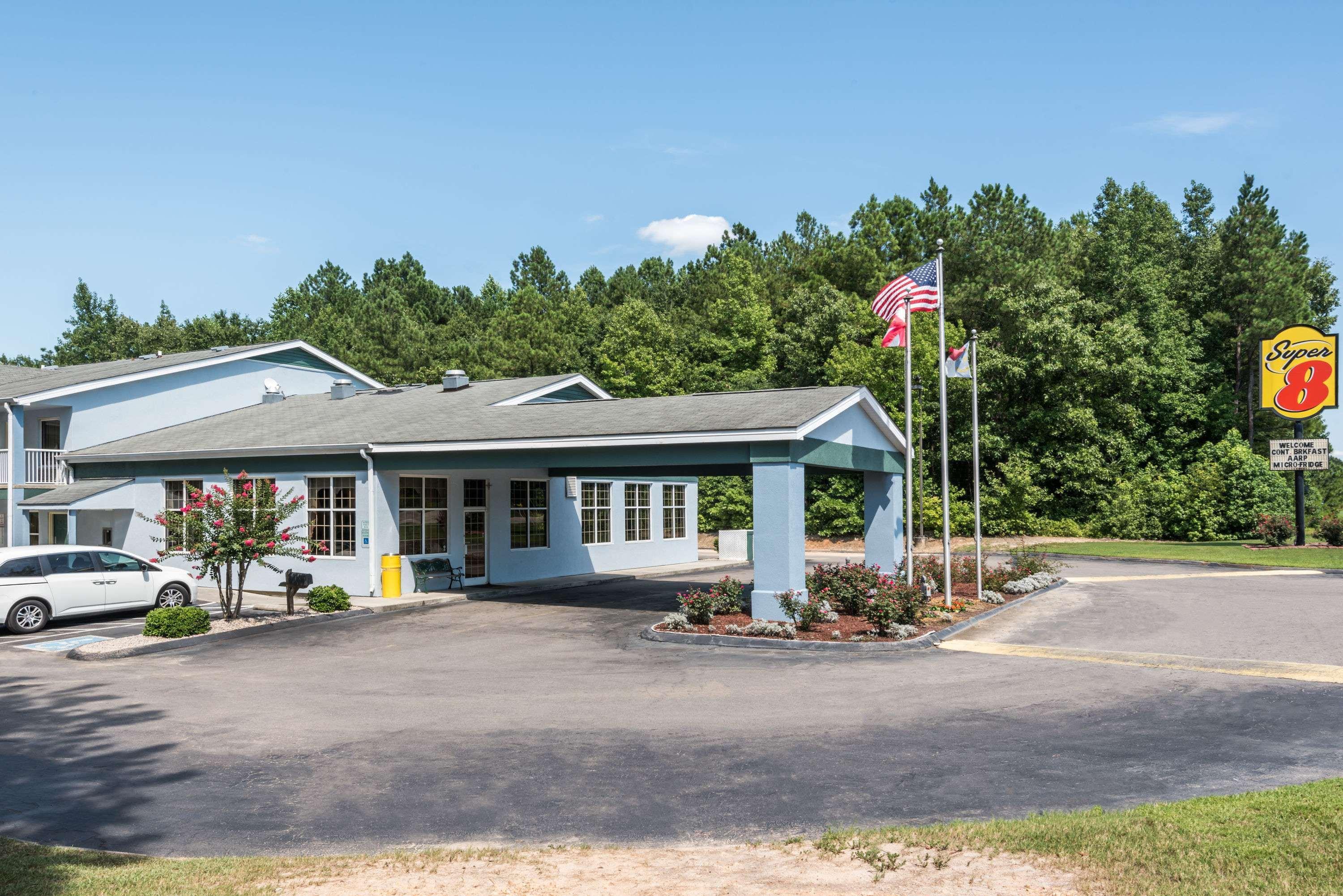 Super 8 By Wyndham Fayetteville Exterior photo